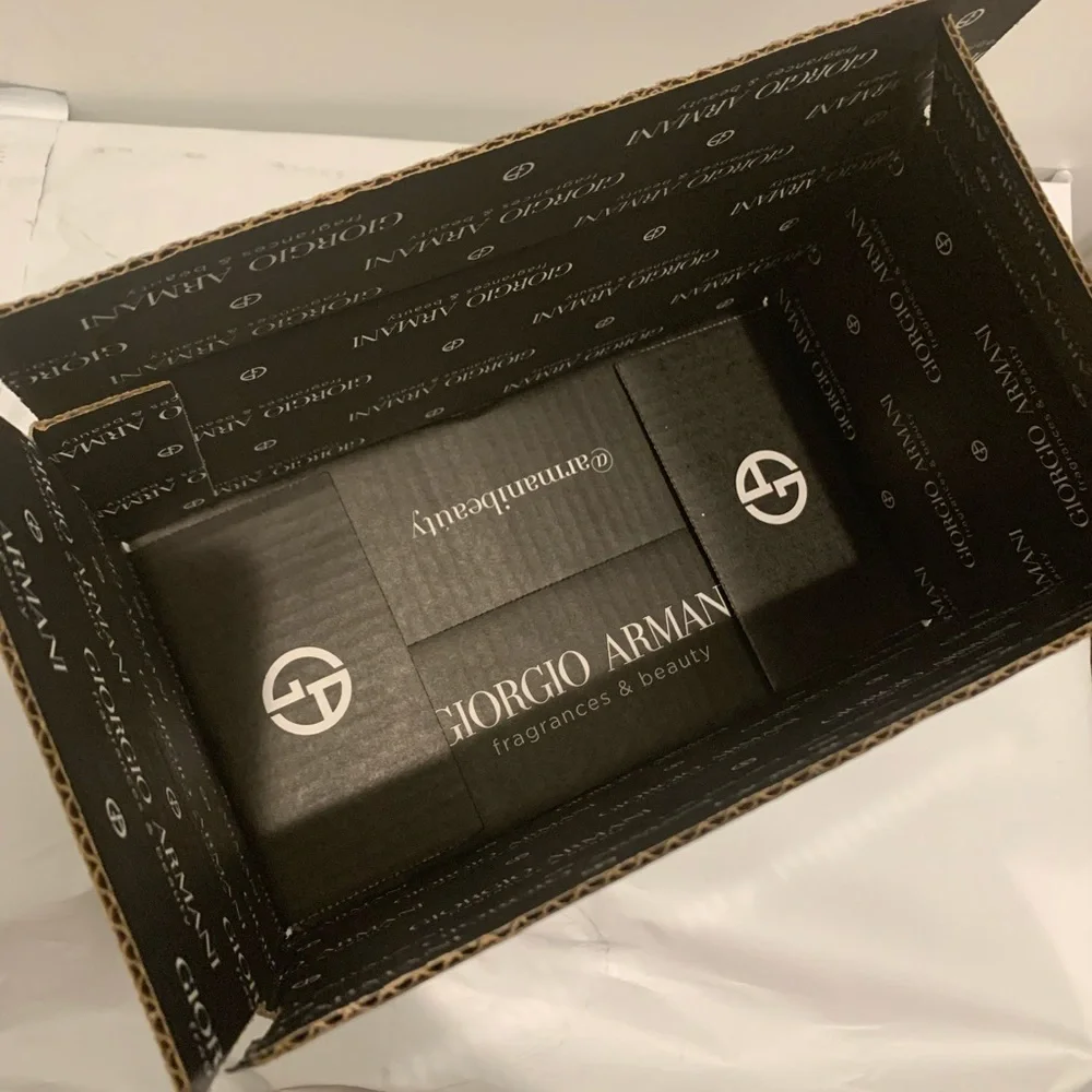 GIORGIO ARMANI Black Luxury Shipping Box Packaging Sturdy Wrap Gift Pack